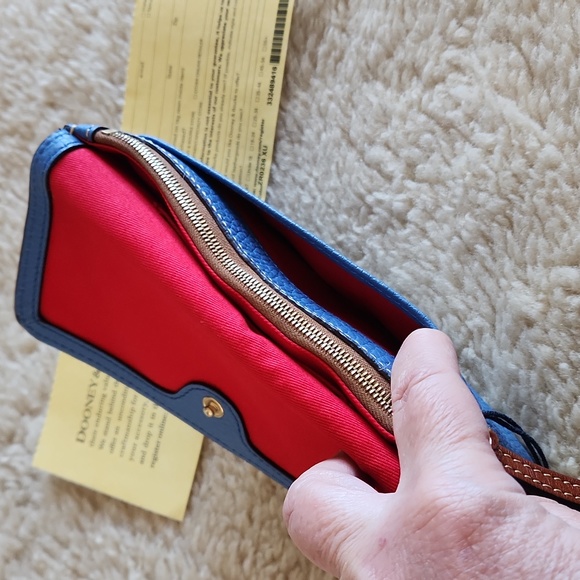 Gorgeous NWT Dooney & Bourke Blue Pebbled Leather Flap Over Wristlet 💙 - Picture 9 of 15